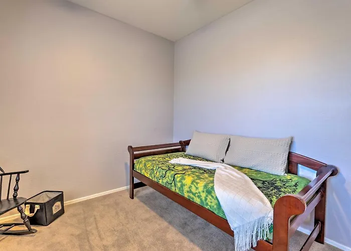 Golfer's Oasis! San Tan Valley W/ Pool Access Holiday home